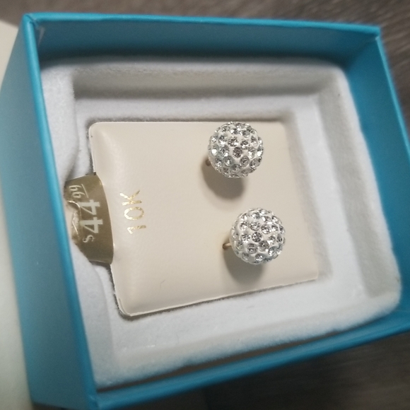 10k Gold Stud Earrings - Picture 2 of 3